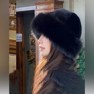 New Women's Elegant black Winter Hat, Faux fur Trendy Fuzzy Warm Gorgeous